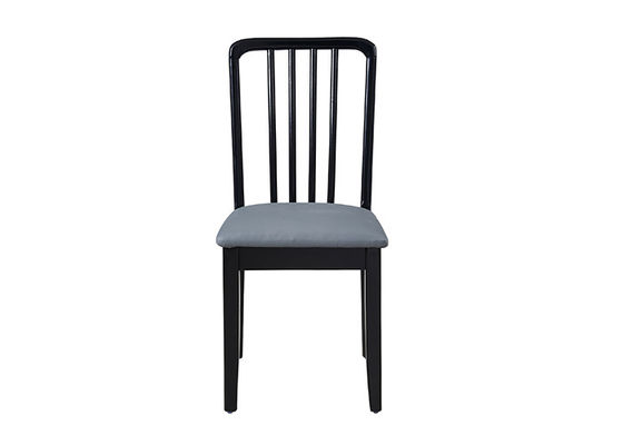 Noir en bois en caoutchouc de Brown d'éponge dinant des chaises tapissées