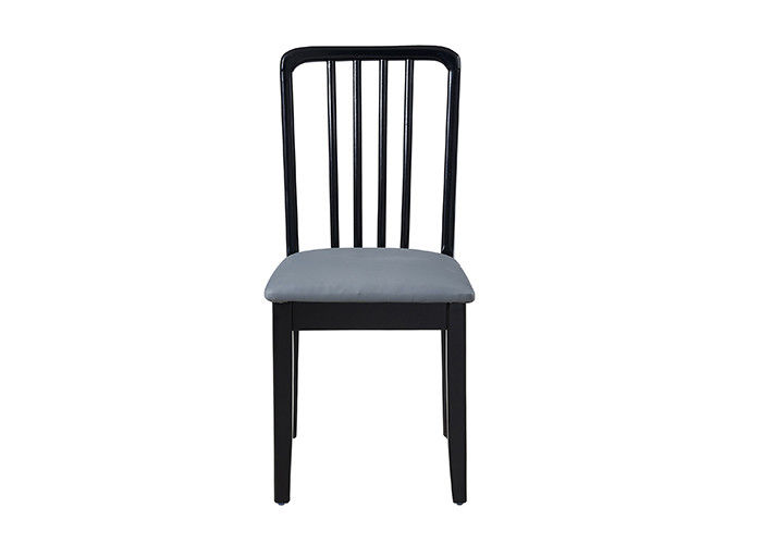 Noir en bois en caoutchouc de Brown d'éponge dinant des chaises tapissées