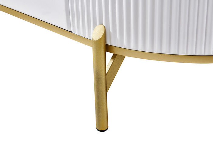 Plat en pierre marbré assortissant le support de TV et l'ensemble de table basse