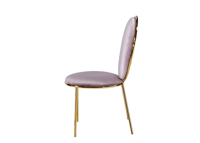 Le banquet concis rose garnissent en cuir capitonné dinant des chaises