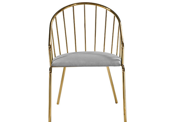 Le bureau simple et élégant garnissent en cuir capitonné dinant des chaises