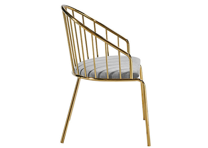 Le bureau simple et élégant garnissent en cuir capitonné dinant des chaises