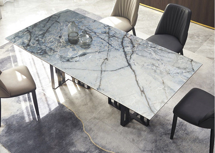 Ensemble minimaliste de table de salle à manger d'hôtel de vue forte en métal