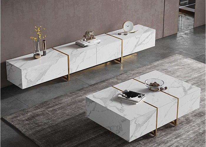 Table basse assortie d'unité moderne en bois du salon TV